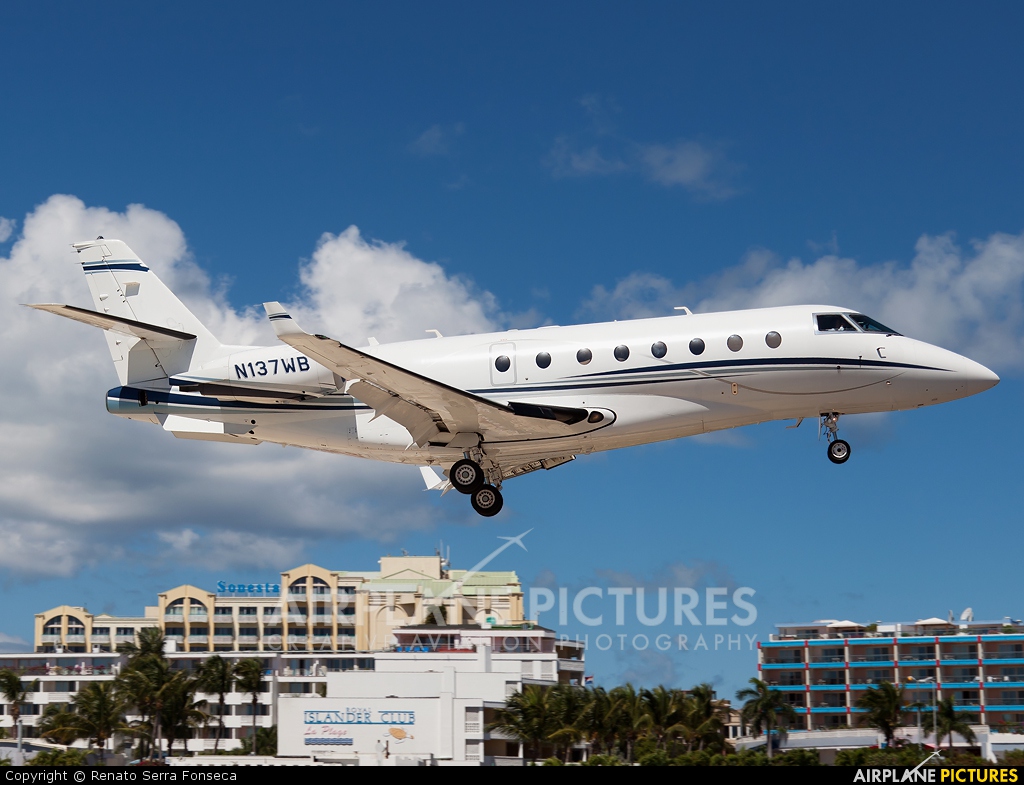 Private N137WB aircraft at Sint Maarten - Princess Juliana Intl