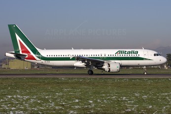 EI-EIA - Alitalia Airbus A320