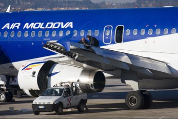 ER-AXP - Air Moldova Airbus A320