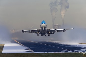 - - KLM Boeing 747-400