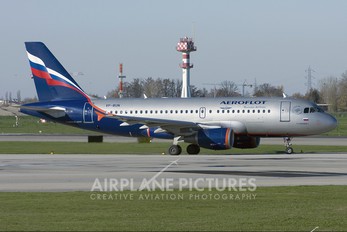 VP-BUN - Aeroflot Airbus A319