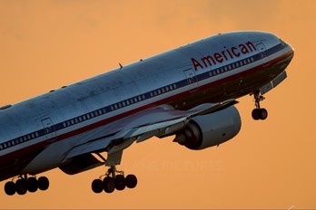 N798AN - American Airlines Boeing 777-200ER