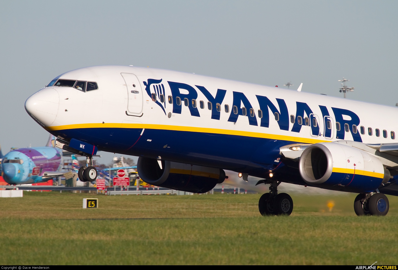 Ryanair EI-DWK aircraft at Dublin