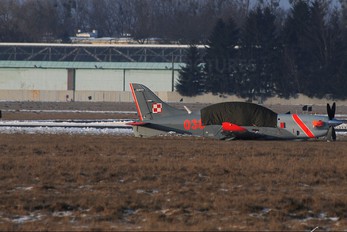 038 - Poland - Air Force "Orlik Acrobatic Group" PZL 130 Orlik TC-1 / 2