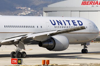 N66056 - United Airlines Boeing 767-400ER