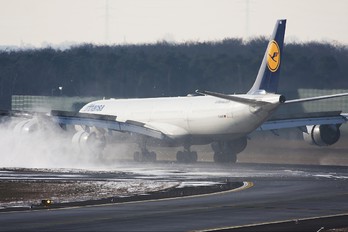 D-AIHS - Lufthansa Airbus A340-600