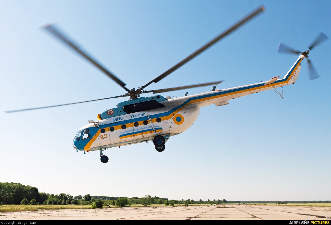 Ukraine - Ministry of Emergency Situations 23 aircraft at Priluki