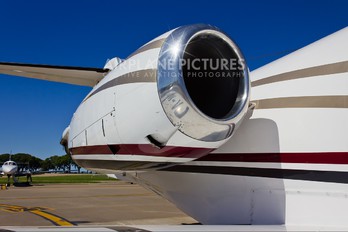 LV-WOC - Private Learjet 25