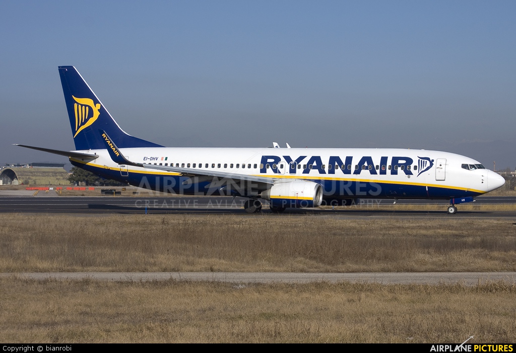 Ryanair EI-DHV aircraft at Verona - Villafranca