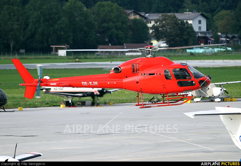Private OE-XJH aircraft at Innsbruck