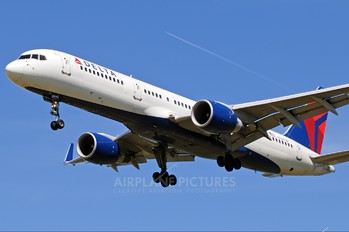 N723TW - Delta Air Lines Boeing 757-200