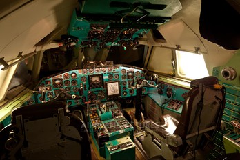 - - Simulator Tupolev Tu-154B