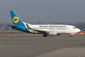 UR-GAU - Ukraine International Airlines Boeing 737-500
