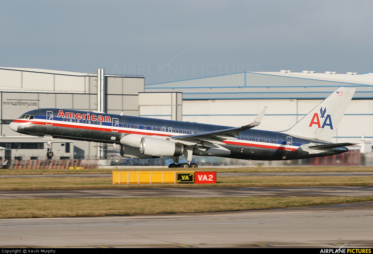 American Airlines N187AN aircraft at Manchester