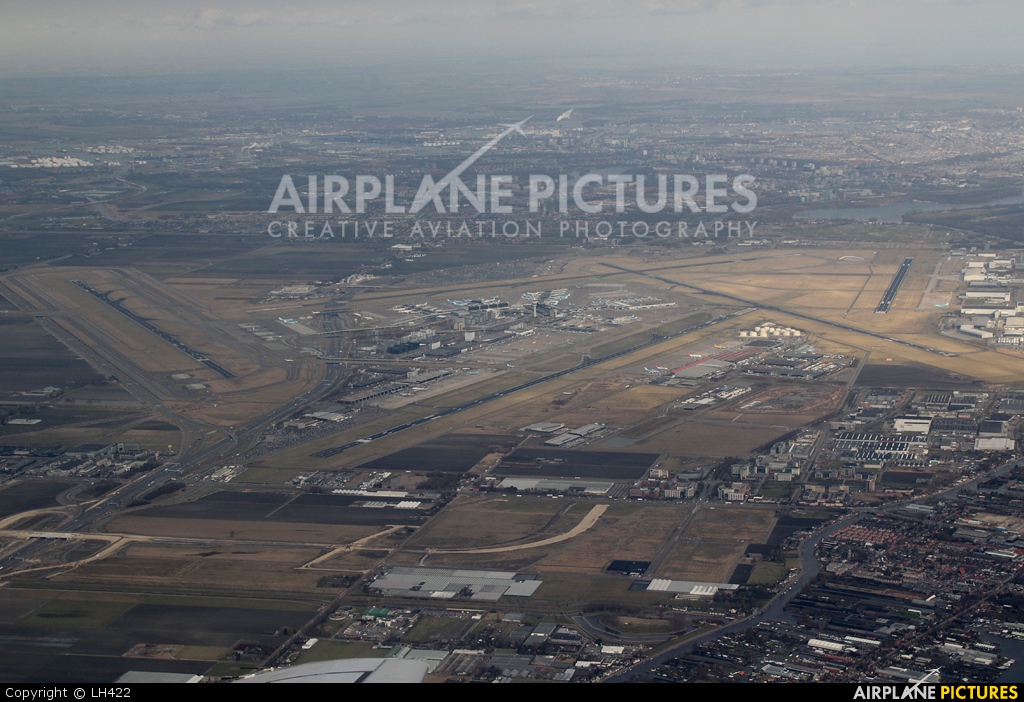 - Airport Overview - aircraft at Amsterdam - Schiphol