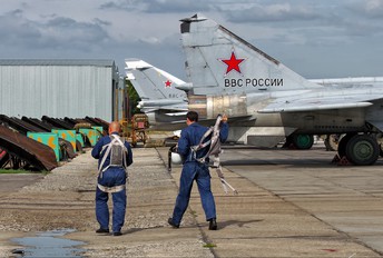 32 - Russia - Air Force Mikoyan-Gurevich MiG-25RU
