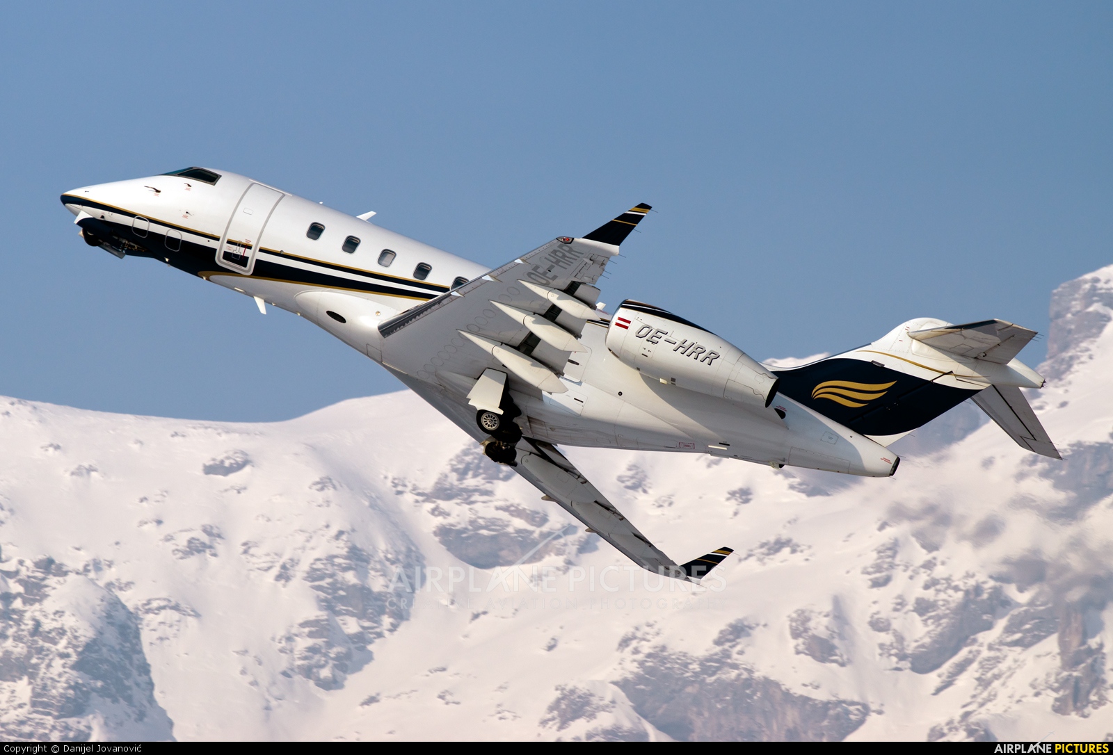 Amira Air OE-HRR aircraft at Innsbruck