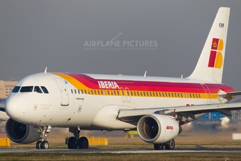 EC-KNM - Iberia Airbus A320