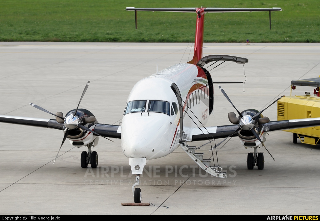 Oyonnair F-HETS aircraft at Innsbruck