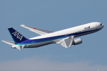 JA8669 - ANA - All Nippon Airways Boeing 767-300