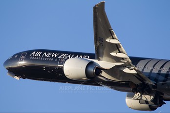 ZK-OKQ - Air New Zealand Boeing 777-300ER