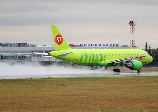 VQ-BES - S7 Airlines Airbus A320