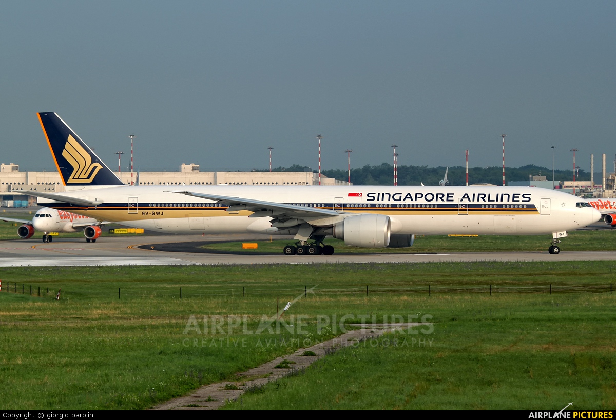 Singapore Airlines 9V-SWJ aircraft at Milan - Malpensa