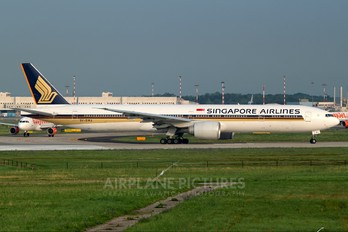 9V-SWJ - Singapore Airlines Boeing 777-300ER