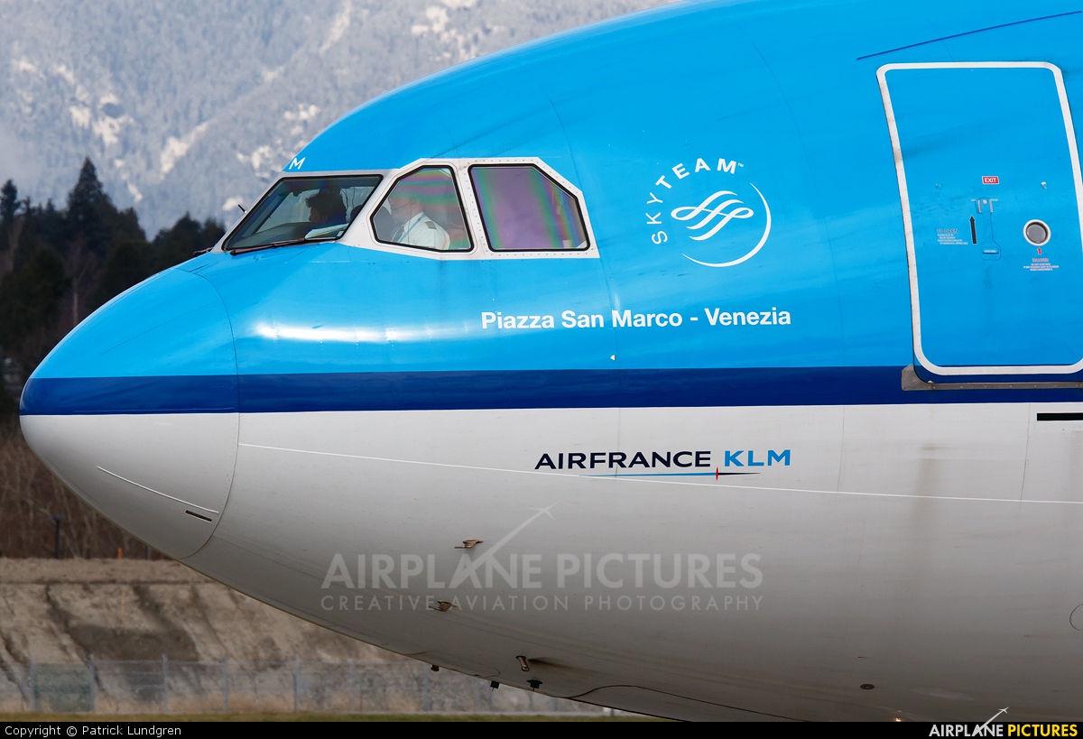 KLM PH-AOM aircraft at Vancouver Intl, BC