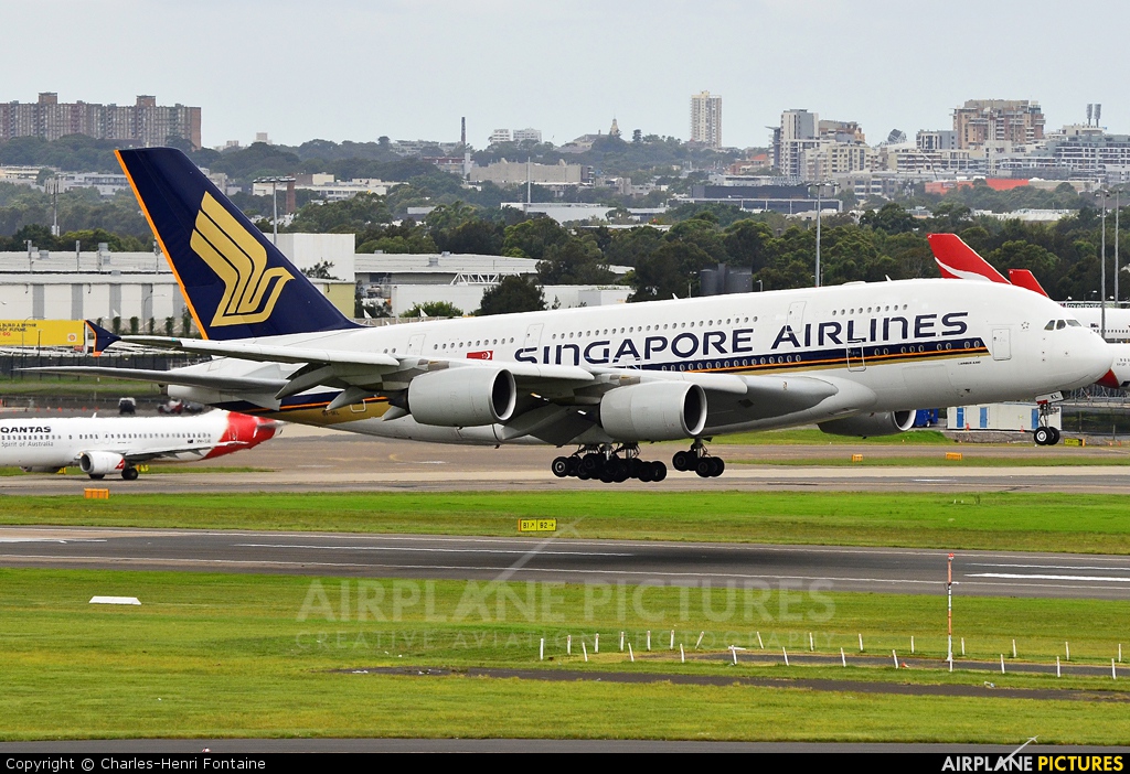 Singapore Airlines 9V-SKL aircraft at Sydney - Kingsford Smith Intl, NSW