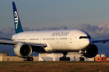ZK-OKN - Air New Zealand Boeing 777-300ER