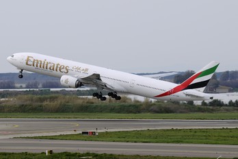 A6-EMX - Emirates Airlines Boeing 777-300