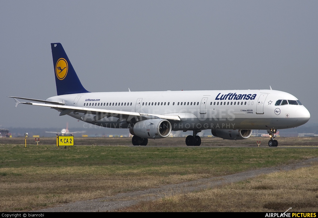 Lufthansa D-AIRP aircraft at Milan - Malpensa