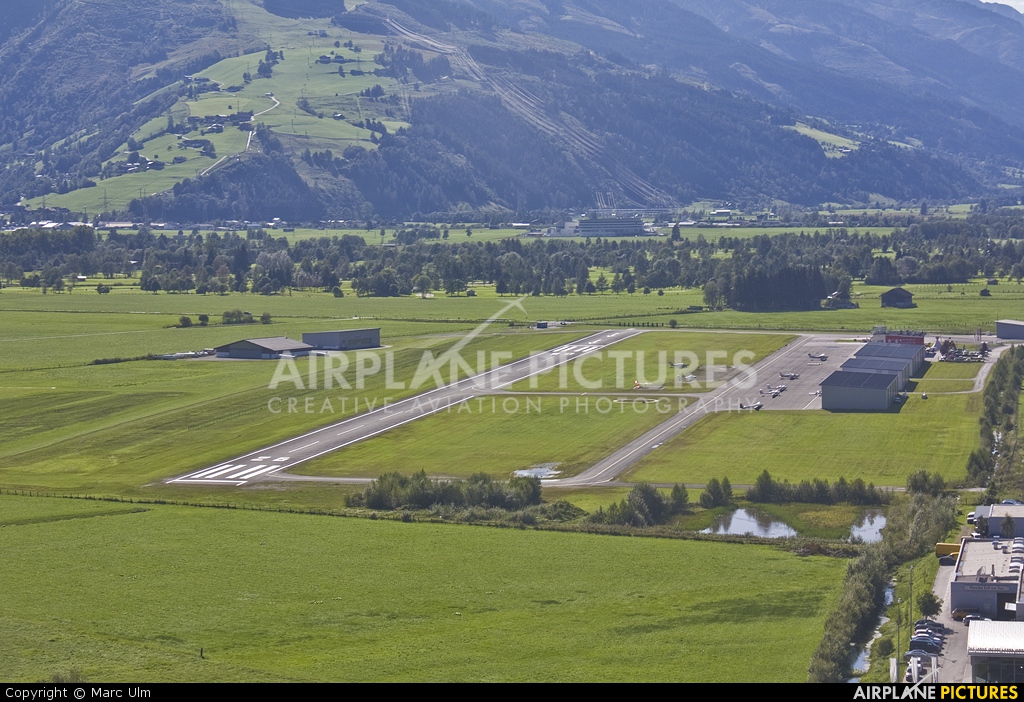 - Airport Overview - aircraft at Zell am See