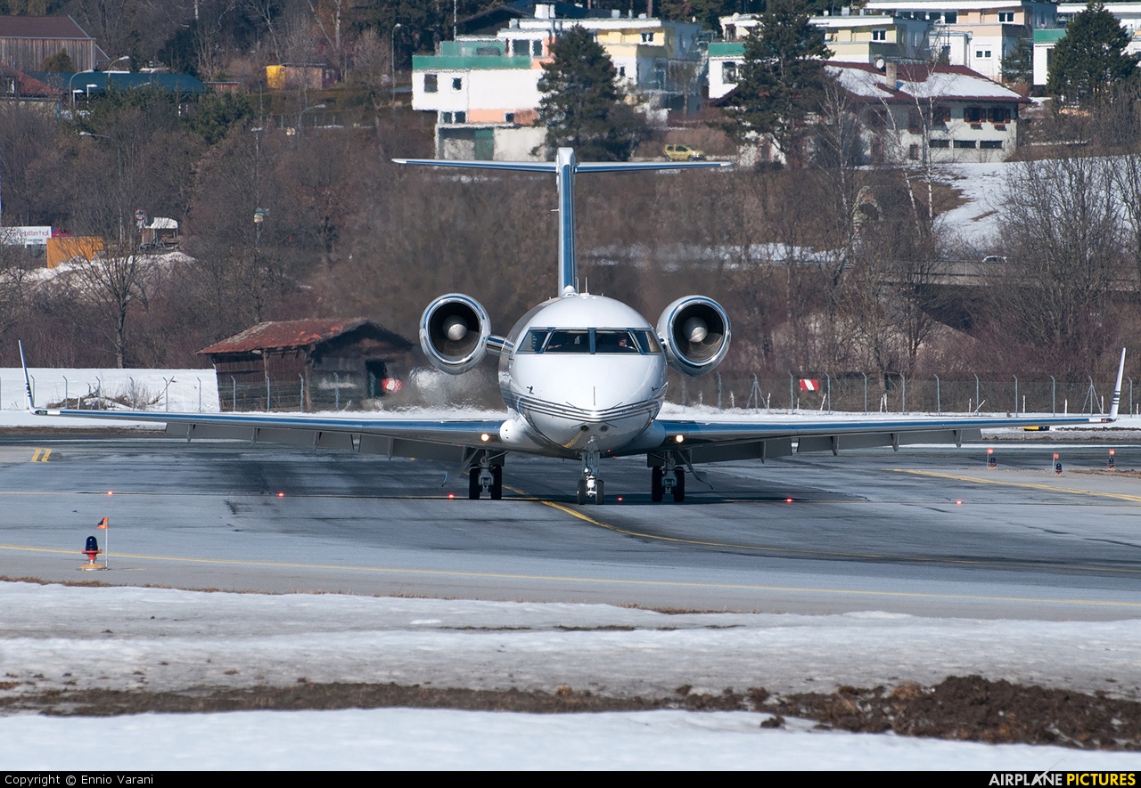 Private D-BSNA aircraft at Innsbruck