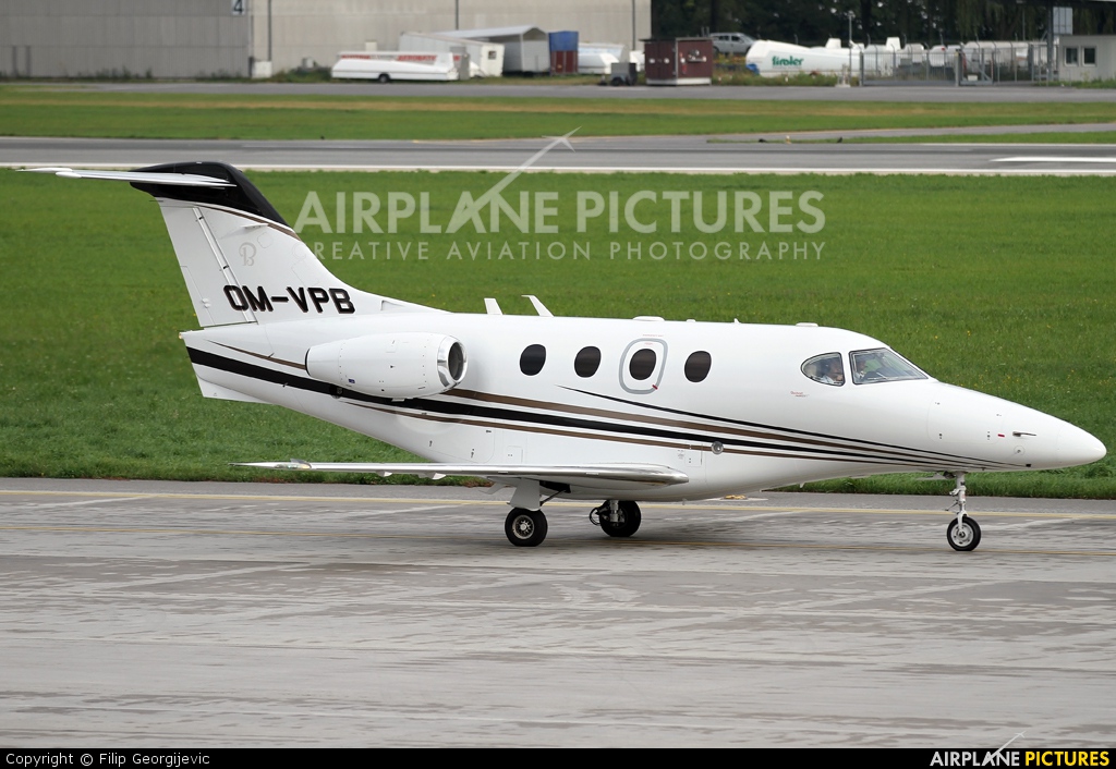 Private OM-VPB aircraft at Innsbruck