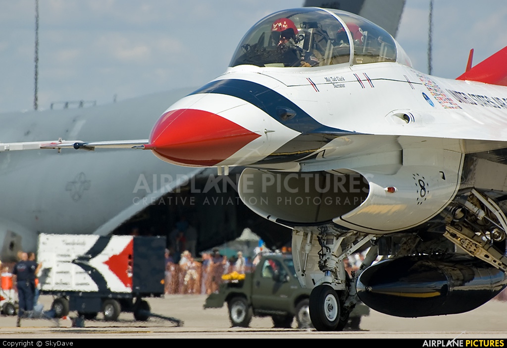 USA - Air Force : Thunderbirds - aircraft at Columbus - Rickenbacker Intl