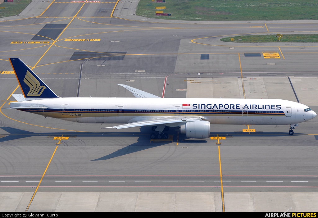 Singapore Airlines 9V-SWH aircraft at Milan - Malpensa