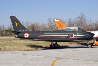 MM19596 - Italy - Air Force "Frecce Tricolori" North American F-86E Sabre