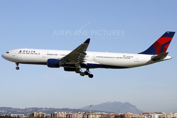 N803NW - Delta Air Lines Airbus A330-300