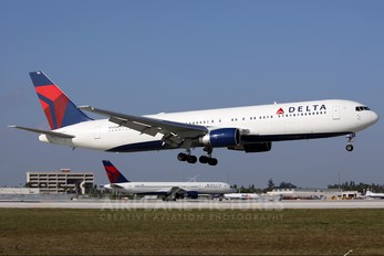 N130DL - Delta Air Lines Boeing 767-300
