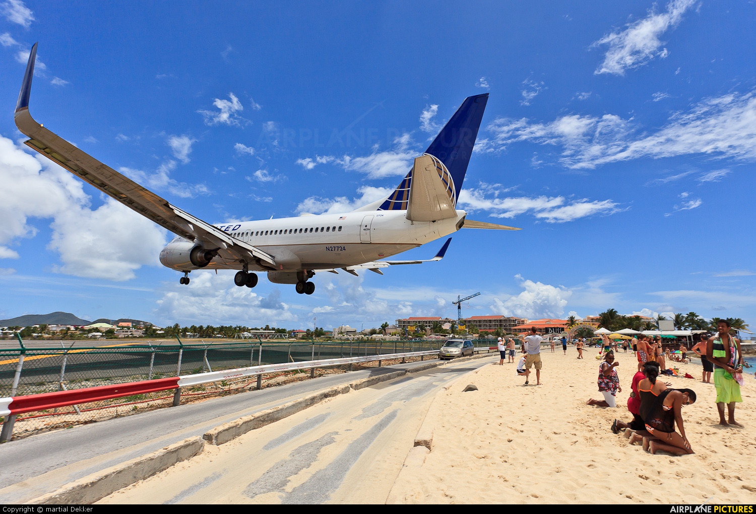 United Airlines N27724 aircraft at Sint Maarten - Princess Juliana Intl