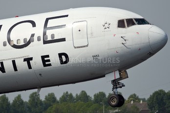 N653UA - United Airlines Boeing 767-300ER