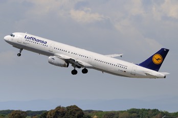 D-AISU - Lufthansa Airbus A321