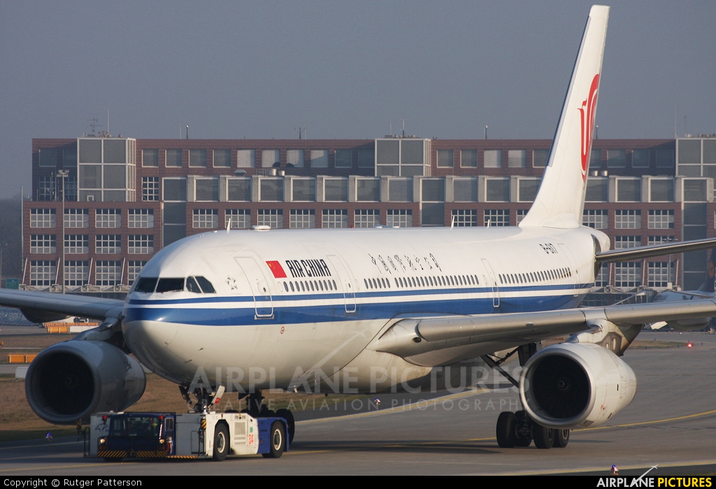 Air China B-6117 aircraft at Frankfurt