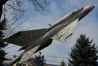 9308 - Poland - Air Force Mikoyan-Gurevich MiG-21UM