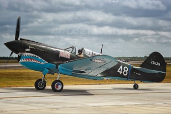 N1226N - Private Curtiss P-40N Warhawk