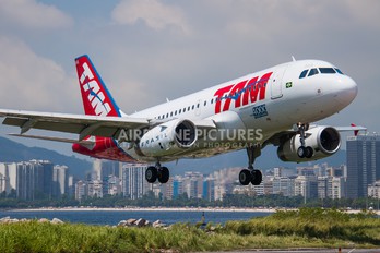 PT-TMA - TAM Airbus A319