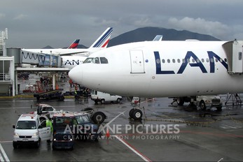CC-CQF - LAN Airlines Airbus A340-300