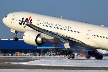 JA704J - JAL - Japan Airlines Boeing 777-200ER